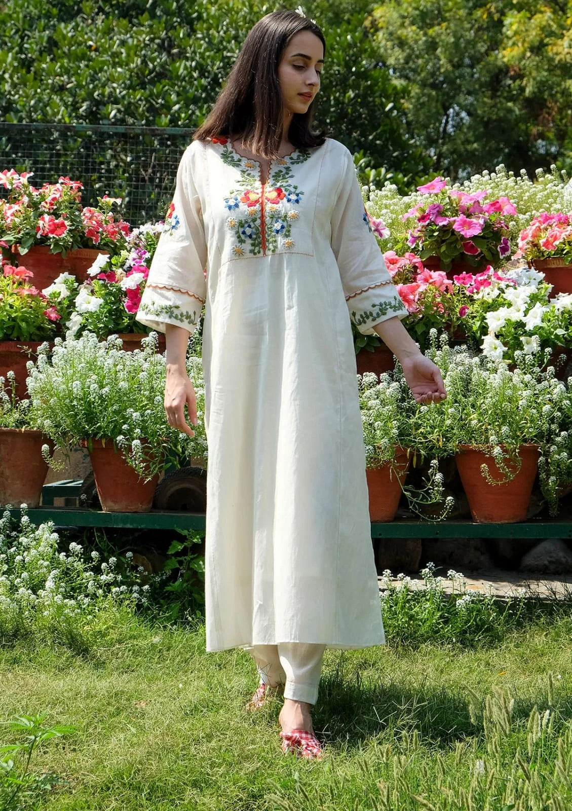 Off-White Floral Embroidered Kurta Set
